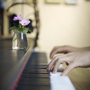 日逼啊…嗯……啊…嗯……
